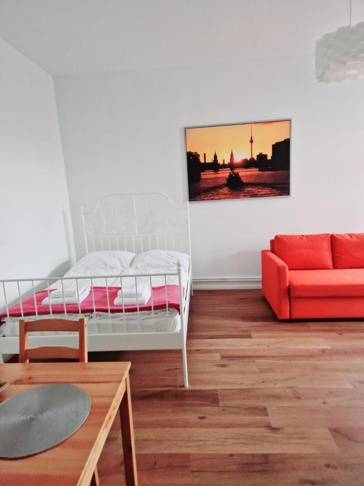 City Studio Apartment For 4, Near Sonnenallee เบอร์ลิน ภายนอก รูปภาพ