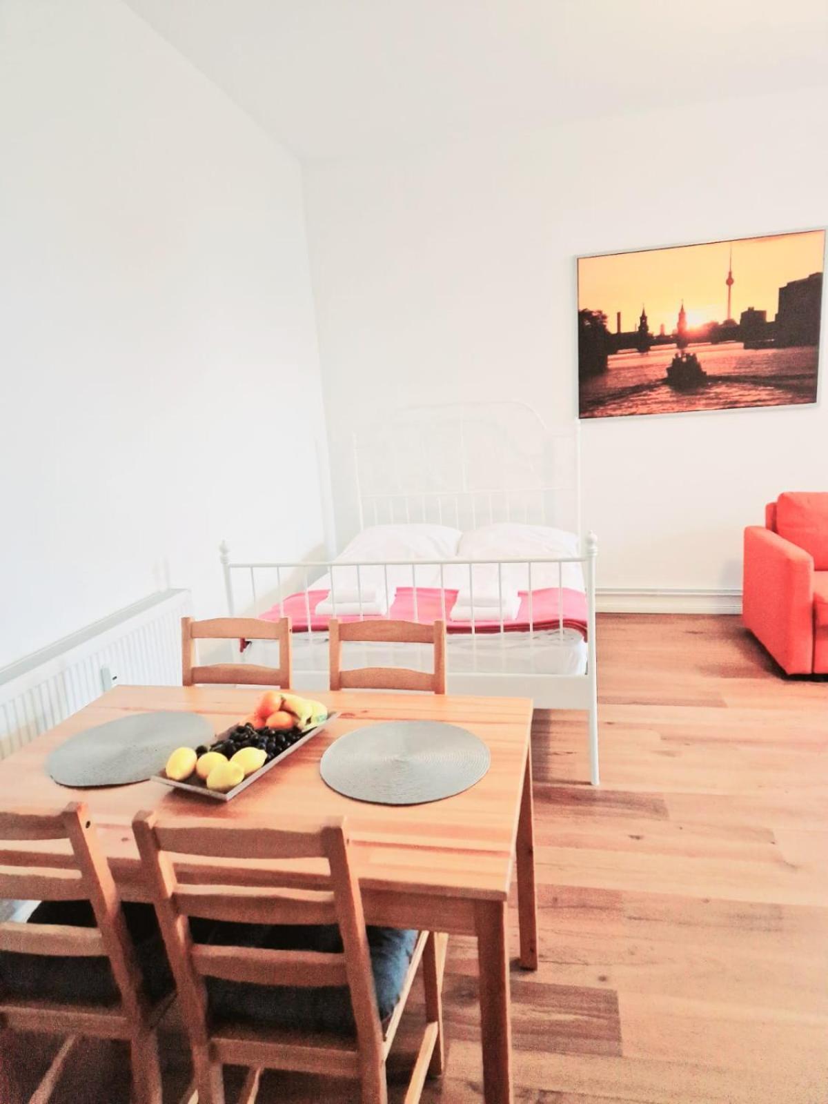 City Studio Apartment For 4, Near Sonnenallee เบอร์ลิน ภายนอก รูปภาพ
