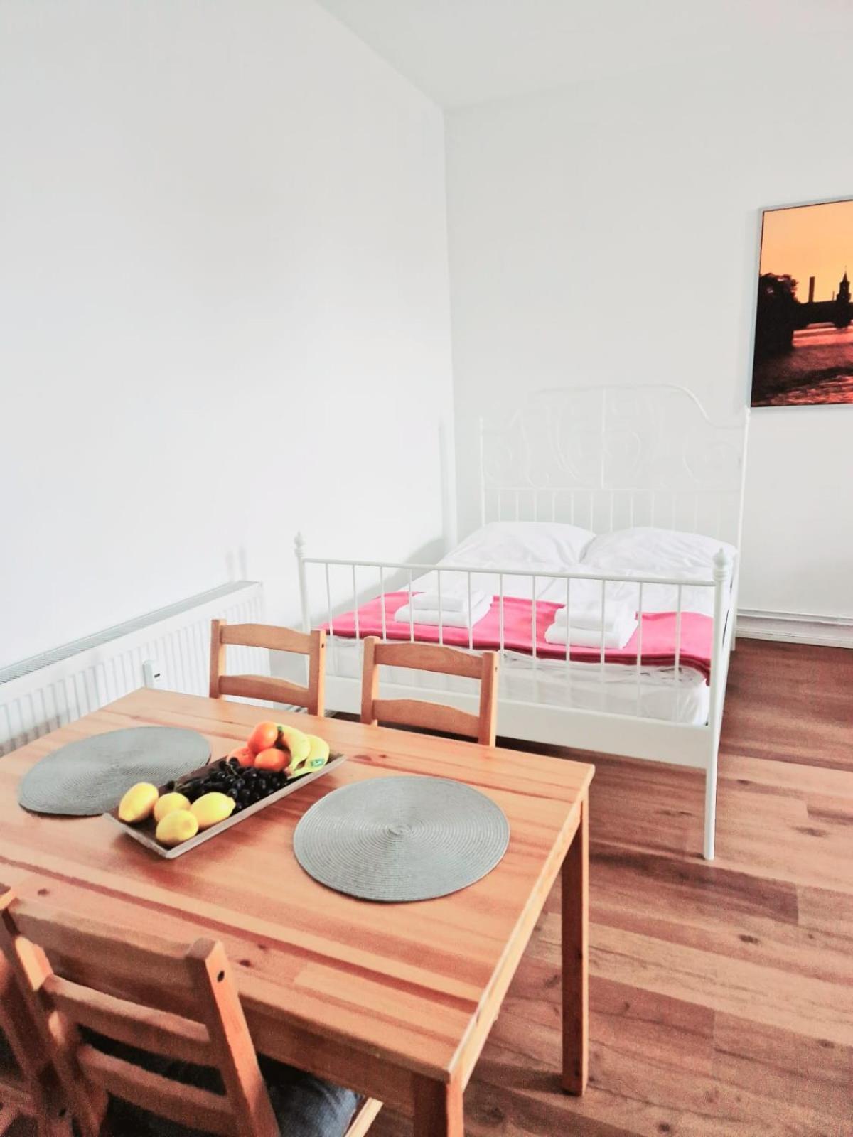 City Studio Apartment For 4, Near Sonnenallee เบอร์ลิน ภายนอก รูปภาพ
