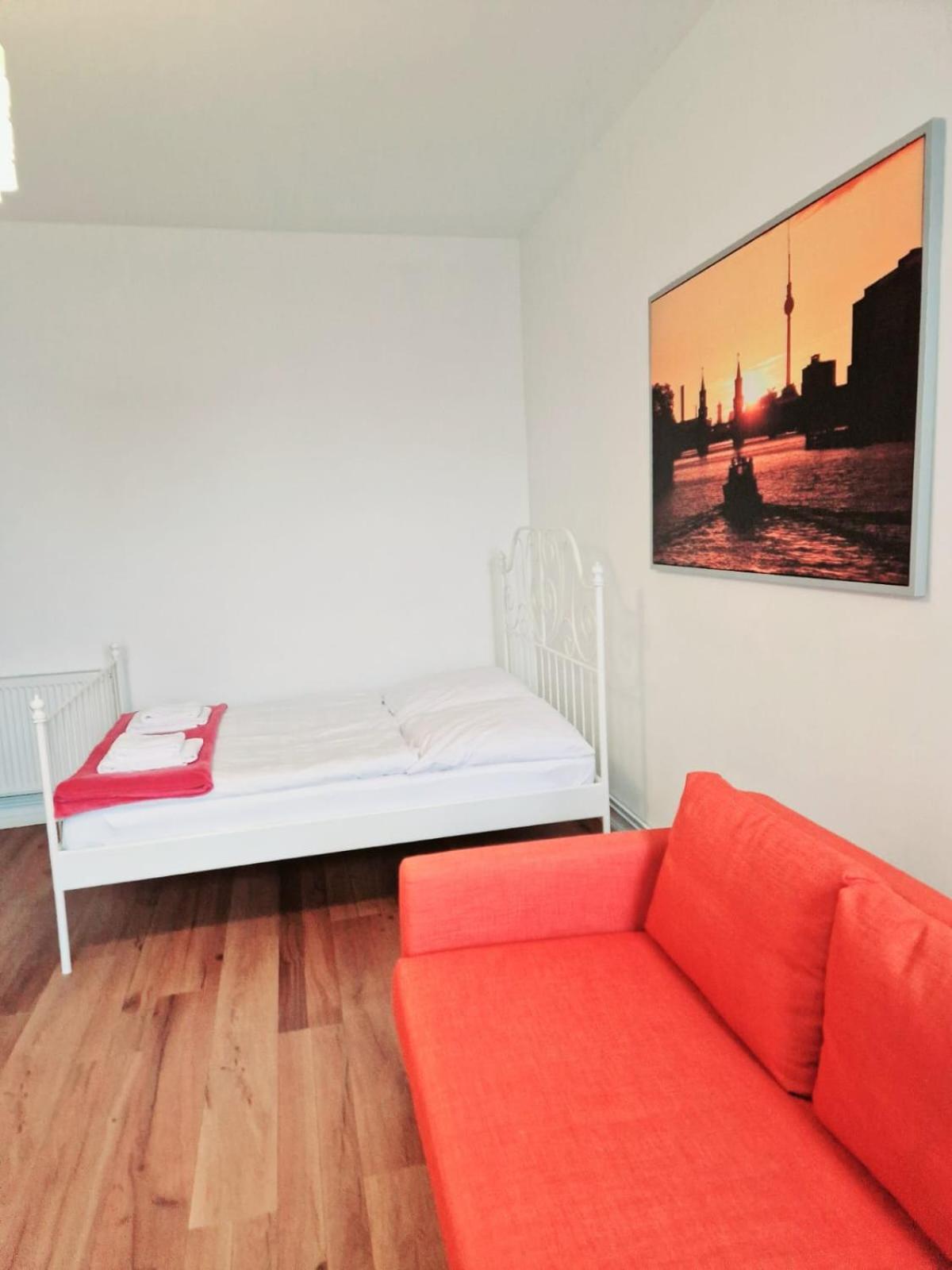 City Studio Apartment For 4, Near Sonnenallee เบอร์ลิน ภายนอก รูปภาพ