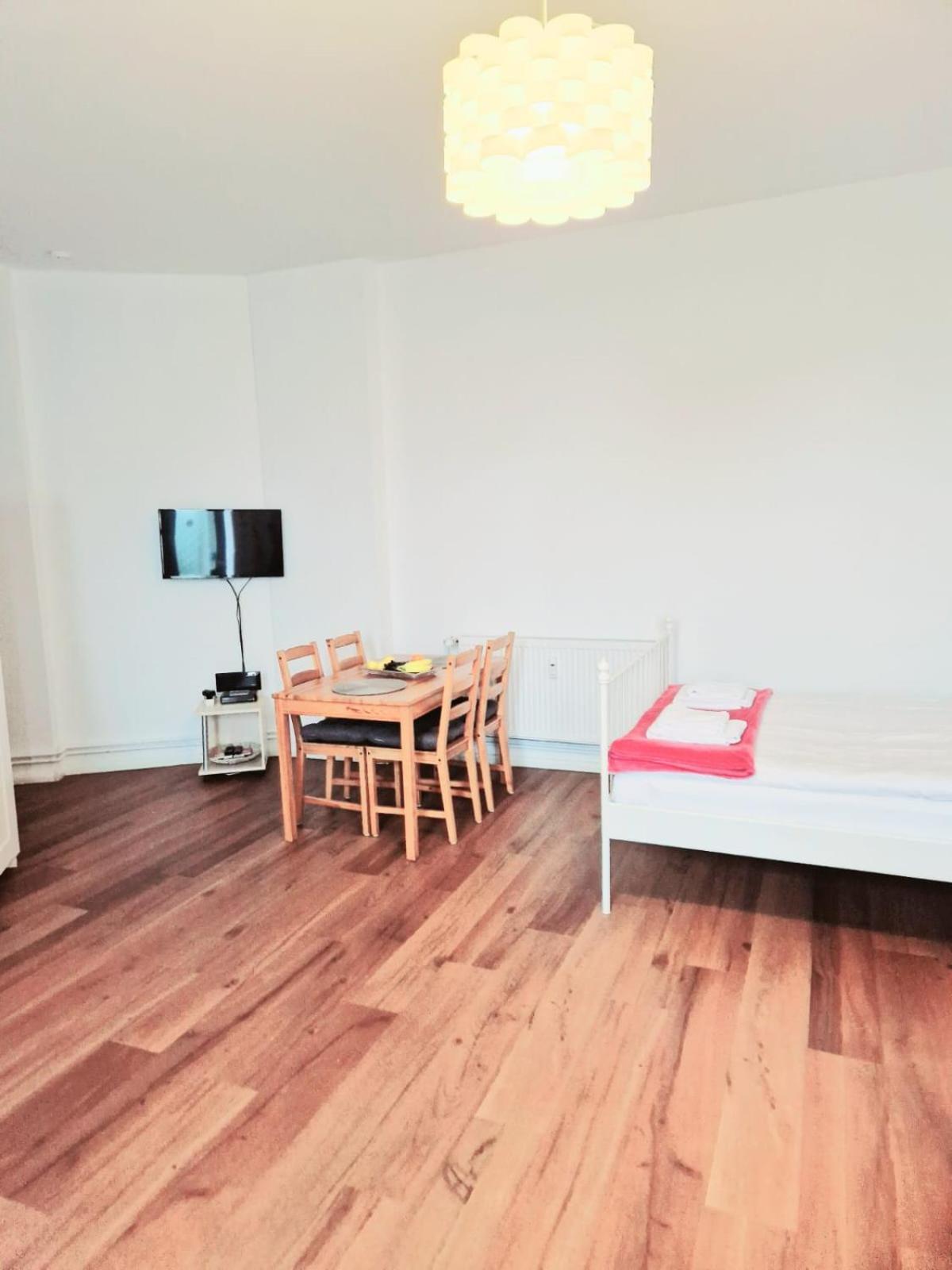 City Studio Apartment For 4, Near Sonnenallee เบอร์ลิน ภายนอก รูปภาพ