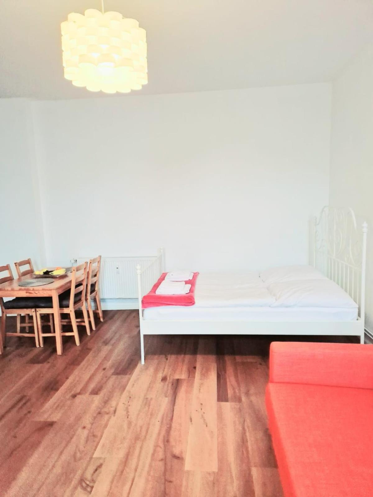 City Studio Apartment For 4, Near Sonnenallee เบอร์ลิน ภายนอก รูปภาพ