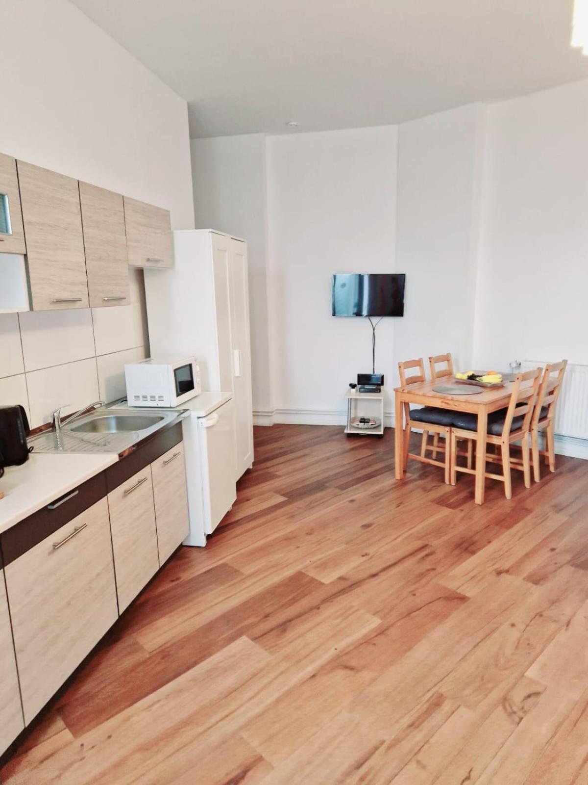 City Studio Apartment For 4, Near Sonnenallee เบอร์ลิน ภายนอก รูปภาพ