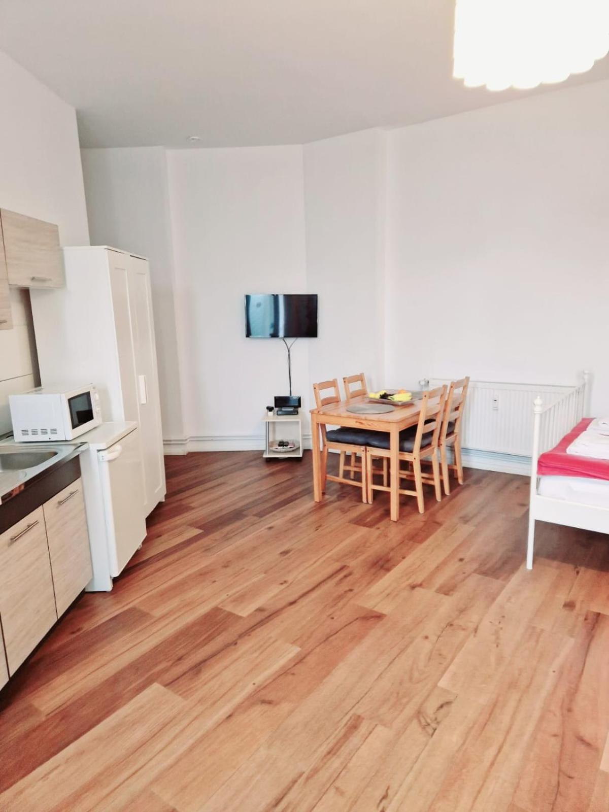 City Studio Apartment For 4, Near Sonnenallee เบอร์ลิน ภายนอก รูปภาพ