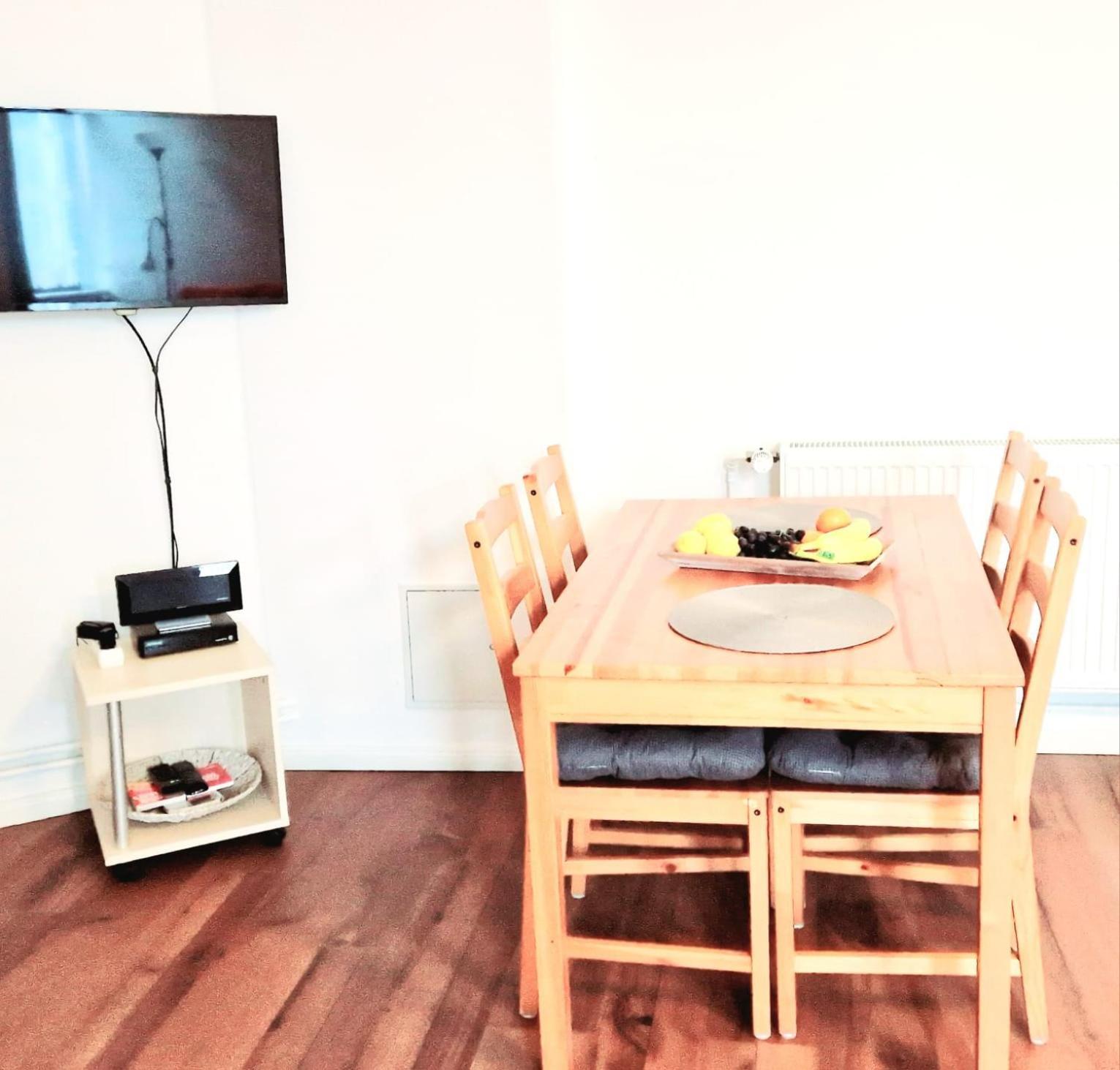 City Studio Apartment For 4, Near Sonnenallee เบอร์ลิน ภายนอก รูปภาพ